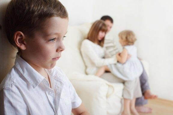 Как да се справите с ревността между децата в семейството
