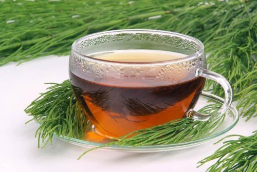 Зеленият чай насърчава метаболизма и отслабването.