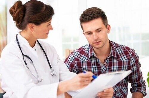 Как медицинският персонал сменя захранваща сонда?