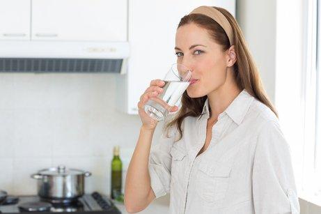 Пийте редовно вода, ако искате да се радвате на добро здраве.