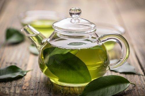 Зеленият чай спомага лечението на гастрита.