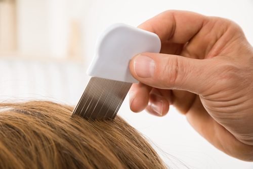 За чиста коса по-дълго време: решете се с гребен