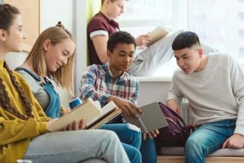 Часовете по четене развиват интелектуалните способности на децата.
