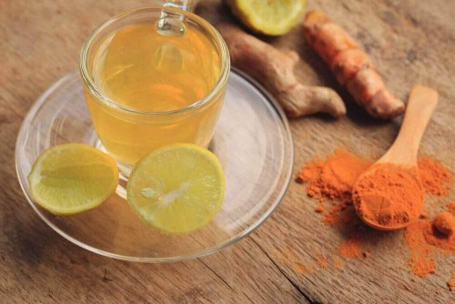 Рецепти за отслабване с куркума - чай с лимонов сок