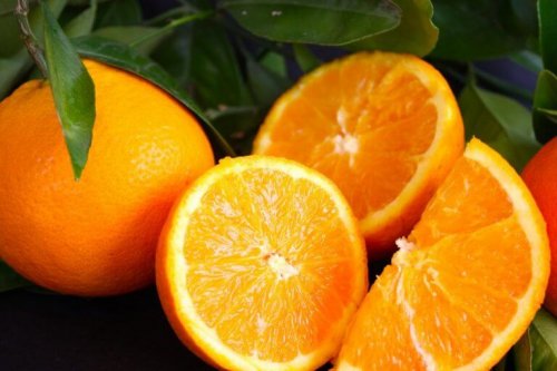 За да свалите килограми: един цял и нарязани портокали