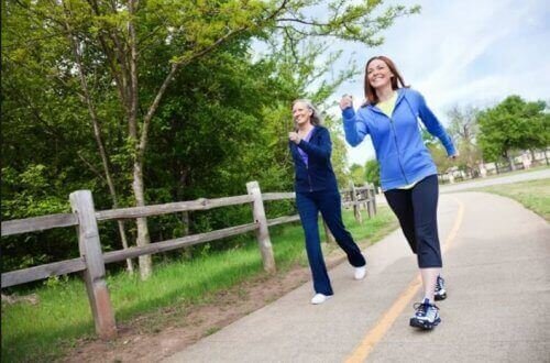 Вървенето пеша понижава риска от депресия и деменция.