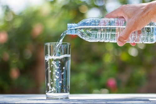 Пийте достатъчно вода, за да се предпазите от неприятните хемороиди.