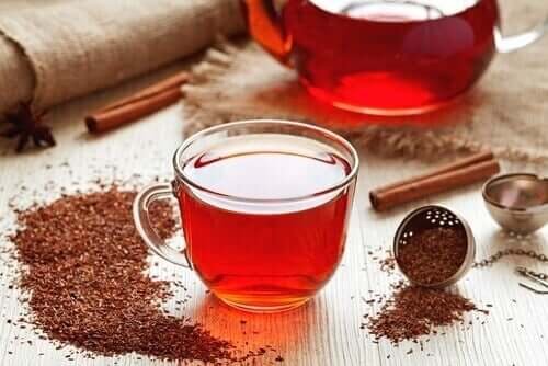 Чаят от ройбос крие редица полезни за здравето качества.