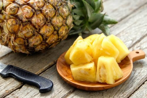 За лечение на запек: ананас, нарязан на парчета