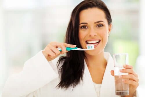 Редовното миене на зъбите ще ви помогне да се предпазите от появата на зъбните кариеси.