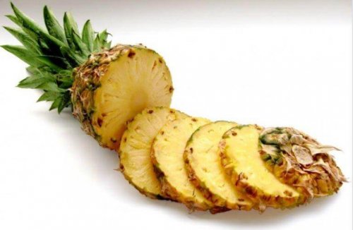 За лечение на запек: снимка на ананас, нарязан на шайби