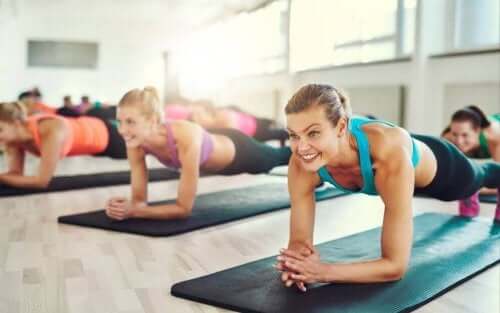 Опитайте упражнението планк за перфектен корем