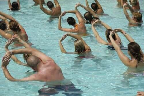 По време на бременност: упражнения във вода