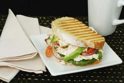 За вегетарианска закуска: сандвич на скара