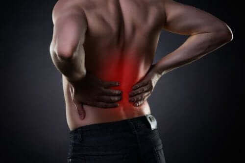 Болката в кръста: 8 ефективни и полезни съвета за лечение