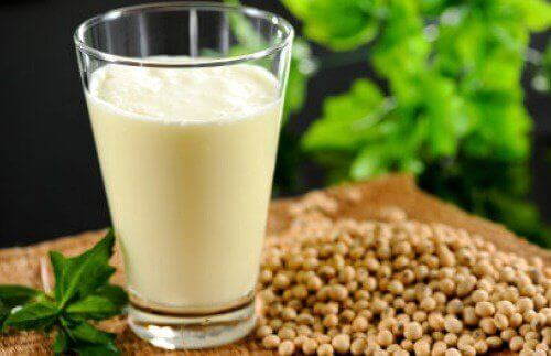 Конопеното мляко: как се приготвя, хранителни вещества и ползи