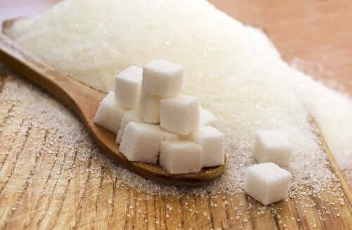 Прекаляването със сол не е толкова опасно колкото прекомерната консумация на захар.