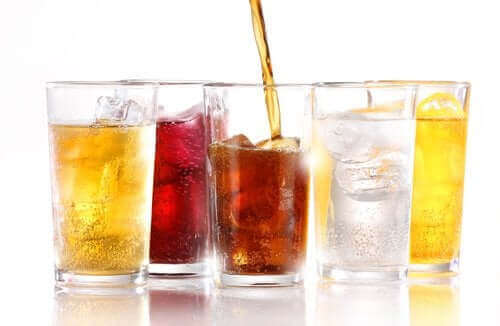 Можете ли да напълнеете от диетичните безалкохолни напитки?