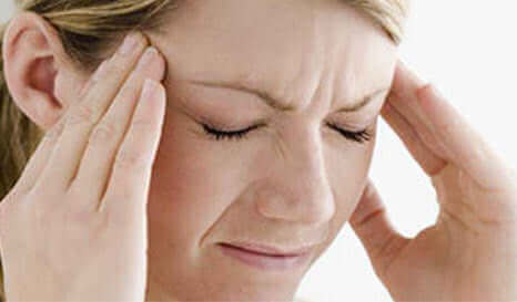 Главоболието е чест симптом при субдурални кръвоизливи.
