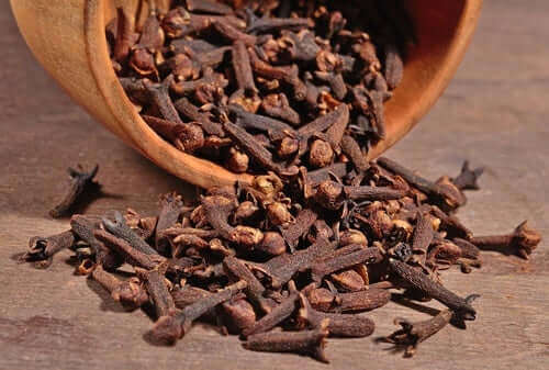 За облекчаване на зъбобола: подправката карамфил
