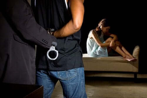 Партньорът ви тормози: как да подадете сигнал за това