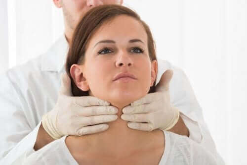 Лекат проверява щитовидната жлеза
