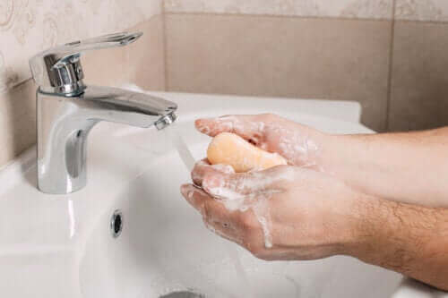 Миенето на ръцете: най-големият враг на коронавируса