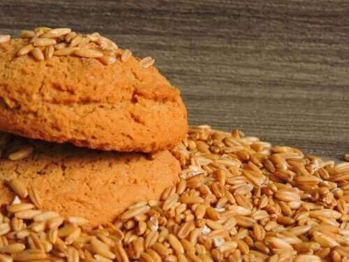 Как да си направите бисквити без захар, с овесени ядки и мляко