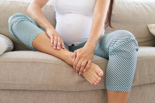 Бременна жена с болка в краката
