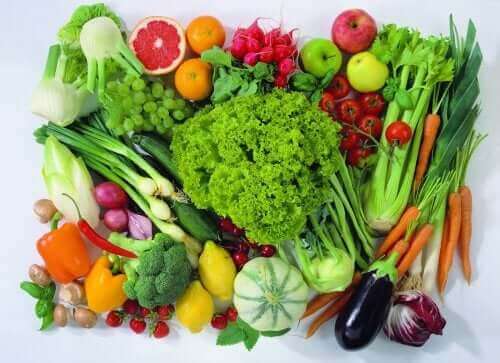 Много и различни видове плодове и зеленчуци