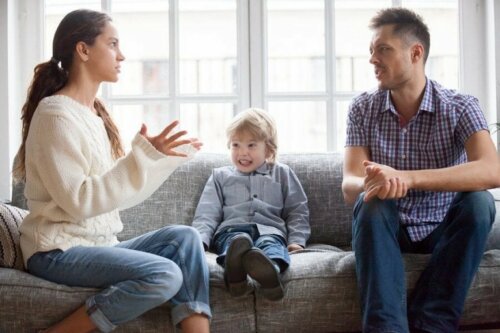 Родители се карат пред детето