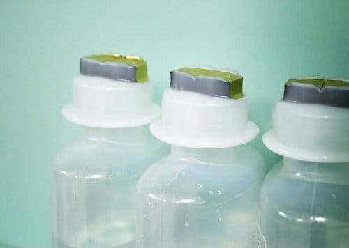 Използването на физиологичния разтвор е лесно.