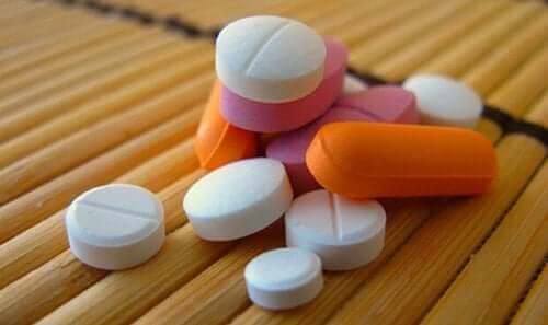 Няколко таблетки от различни лекарства