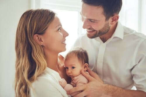 След като станете майка: снимка на мъж, жена и бебе