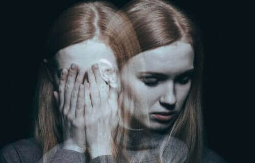 Колаж на жена, която е разтревожена