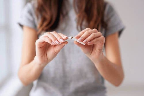 Спирането на цигарите трябва да бъде следено от здравен специалист.
