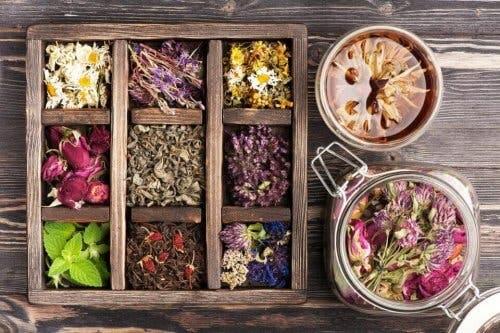 Лечението с билки е икономично.