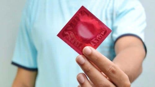 Използването на презервативи ще ви предпази от заразяване с микоплазма гениталиум.
