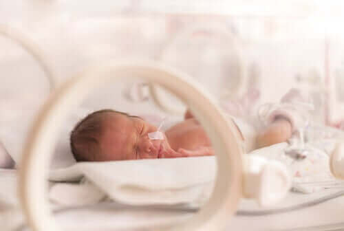 Новородено бебе в ковиоз