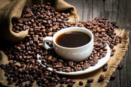 Кофеинът и премахването на мазнините на определени места