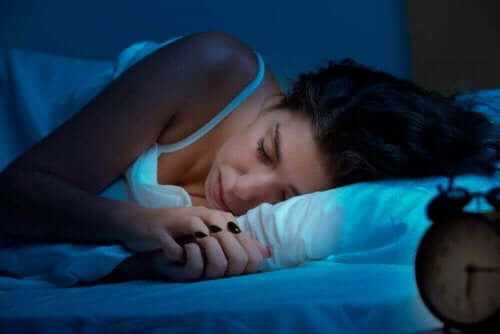 За добра хигиена на сън: една жена спи