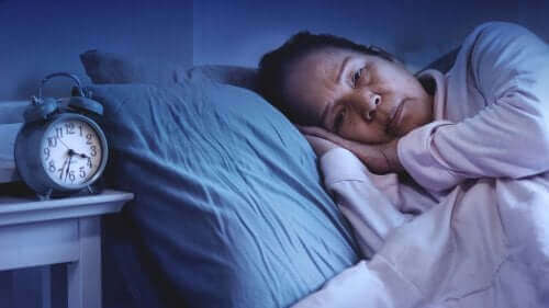 Жена, която страда от безсъние