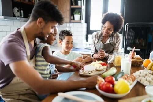 Хранене на детето през лятото - готвене с децата