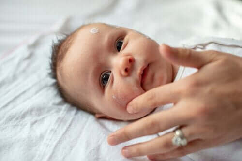 Важни моменти в грижата за кожата на новородените