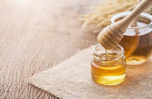 3 домашни лечения с мед за здравето на дихателната система