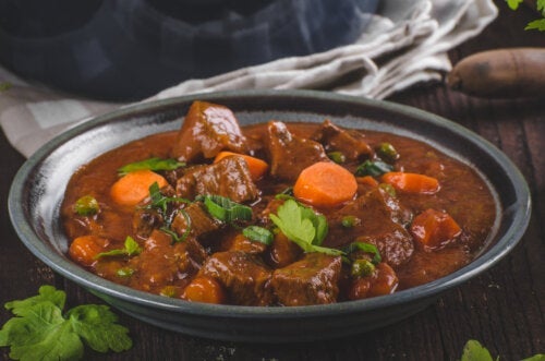 Вкусна рецепта за агнешка яхния