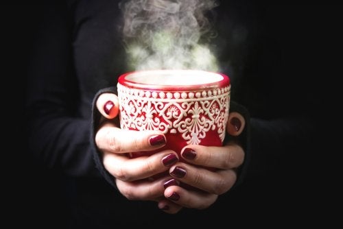 5 топли и студени напитки за успокояване на възпалено гърло