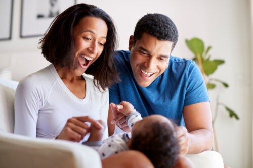 Какво е бебешки говор и как помага на бебетата?