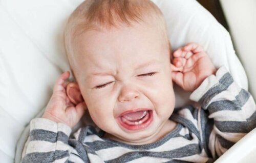 Съвети за облекчаване на ушна инфекция при бебета и деца