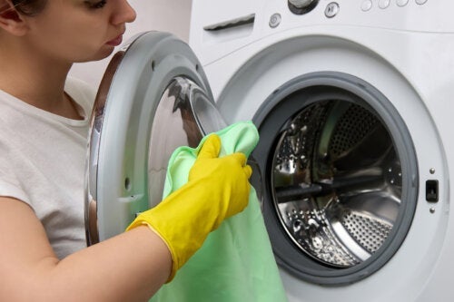 Как да премахнете мъха от пералнята